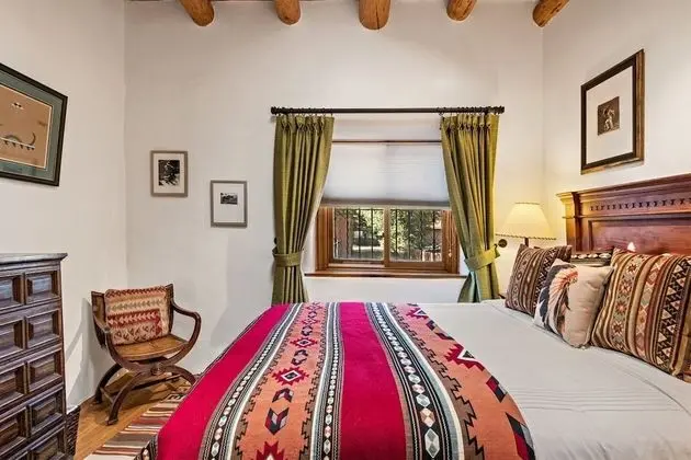 Ev (Amor - Historic Adobe in the Heart of)