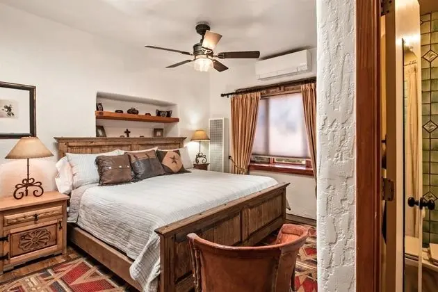 Ev (Amor - Historic Adobe in the Heart of)
