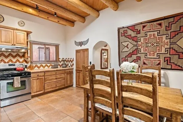 Ev (Amor - Historic Adobe in the Heart of)
