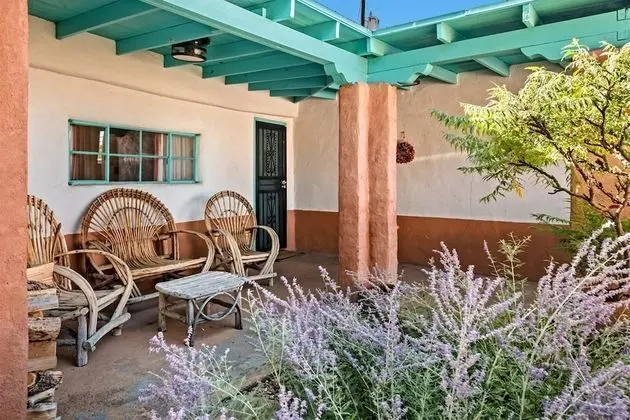 Ev (Amor - Historic Adobe in the Heart of)