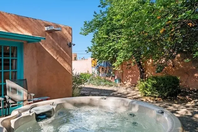 Ev (Amor - Historic Adobe in the Heart of)