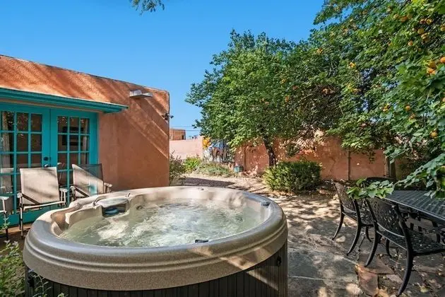 Ev (Amor - Historic Adobe in the Heart of)