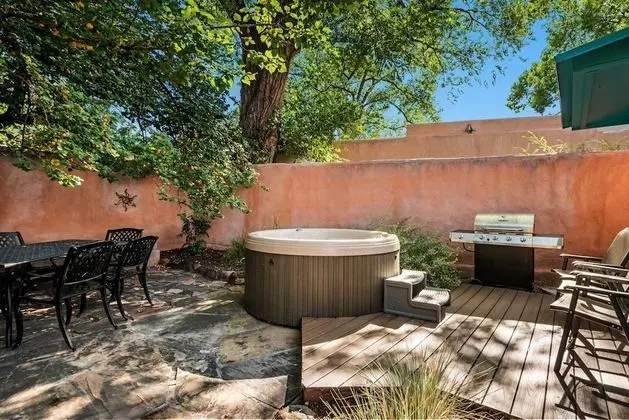 Ev (Amor - Historic Adobe in the Heart of)