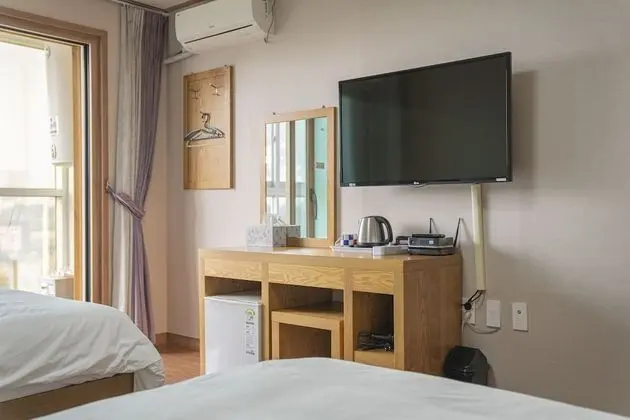 A. Hotel Type (Twin)