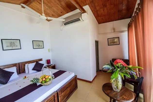 Tek Büyük Yataklı Oda, Balkon, Havuz Manzaralı