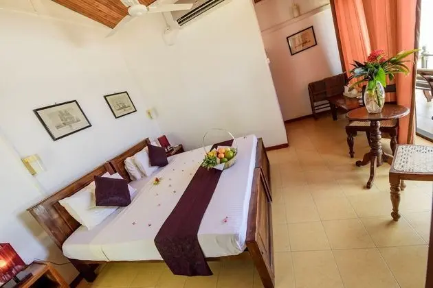 Tek Büyük Yataklı Oda, Balkon, Havuz Manzaralı