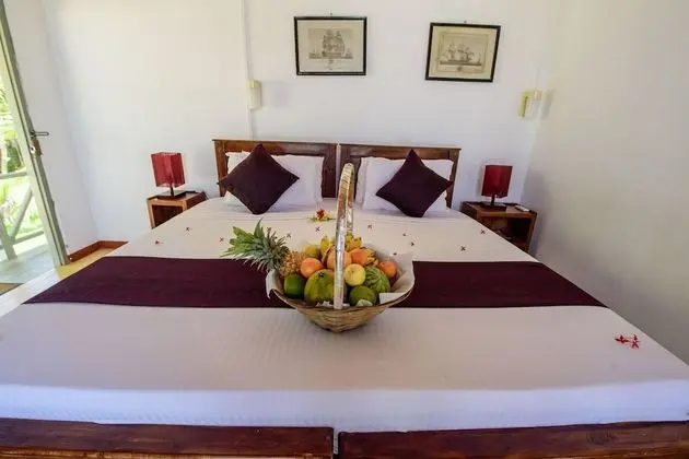 Tek Büyük Yataklı Oda, Balkon, Havuz Manzaralı