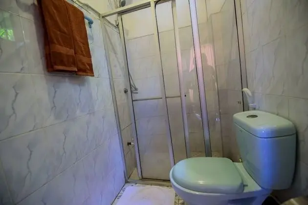 Tek Büyük Yataklı Oda, Balkon, Havuz Manzaralı