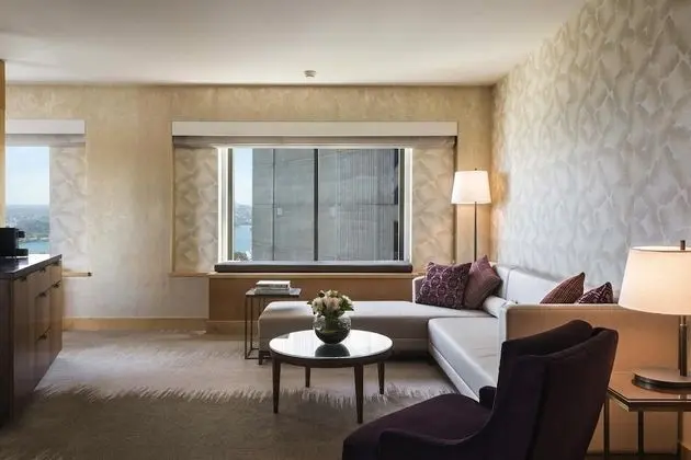 Executive Süit, 1 En Büyük (King) Boy Yatak, Kısmi Deniz Manzaralı (High Floor, Partial Water View)