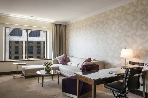 Executive Süit, 1 En Büyük (King) Boy Yatak, Kısmi Deniz Manzaralı (High Floor, Partial Water View)