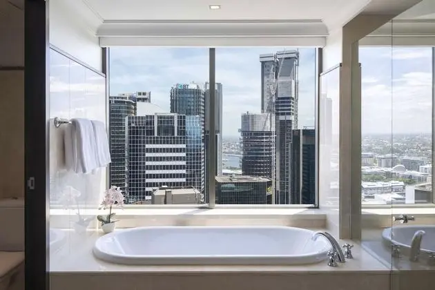 Executive Süit, 1 En Büyük (King) Boy Yatak, Kısmi Deniz Manzaralı (High Floor, Partial Water View)