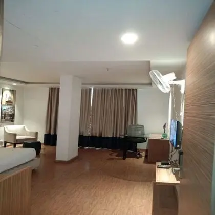 Deluxe Tek Büyük Yataklı Oda