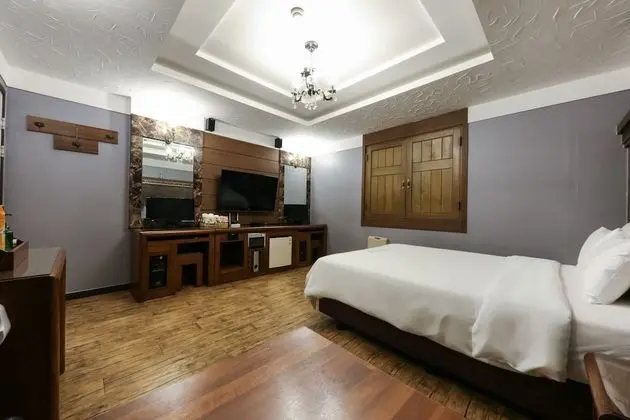 Deluxe Tek Büyük Yataklı Oda