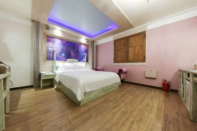 Deluxe Tek Büyük Yataklı Oda