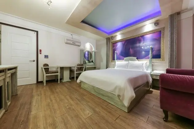 Deluxe Tek Büyük Yataklı Oda