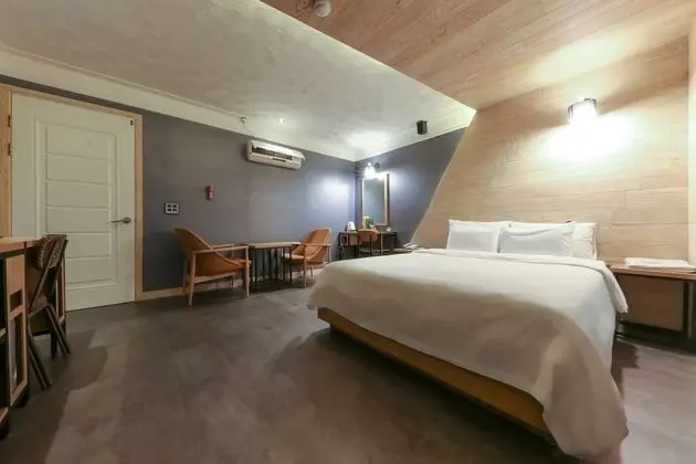 Premium Tek Büyük Yataklı Oda