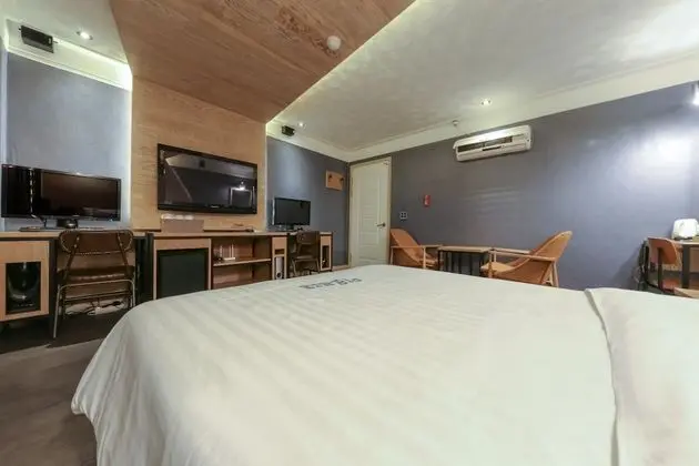 Premium Tek Büyük Yataklı Oda