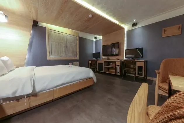 Premium Tek Büyük Yataklı Oda