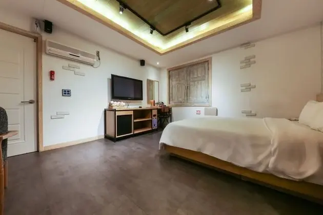 Premium Tek Büyük Yataklı Oda