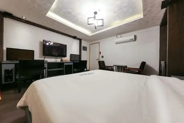 Premium Tek Büyük Yataklı Oda