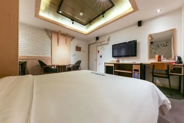 Premium Tek Büyük Yataklı Oda