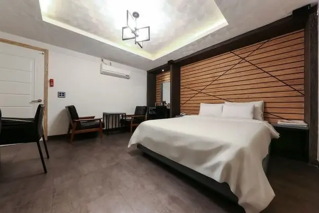 Premium Tek Büyük Yataklı Oda