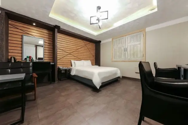 Premium Tek Büyük Yataklı Oda