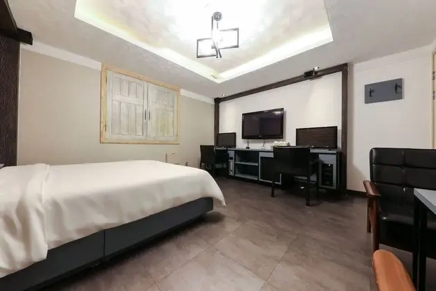 Premium Tek Büyük Yataklı Oda