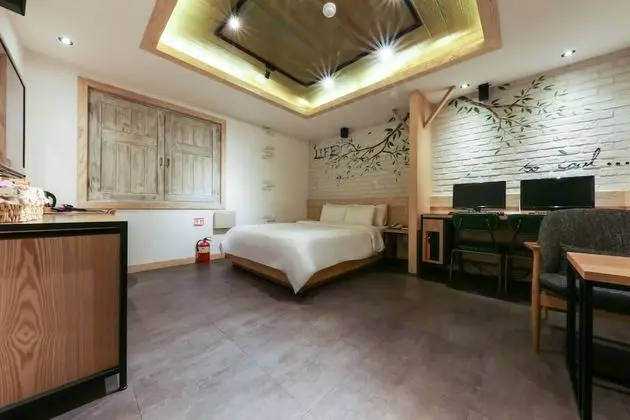 Premium Tek Büyük Yataklı Oda