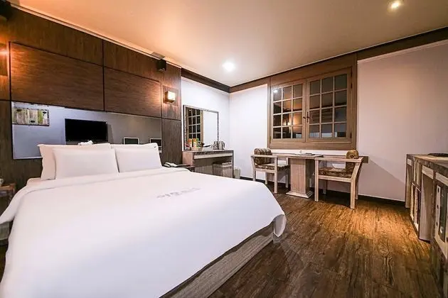 Standard Tek Büyük Yataklı Oda