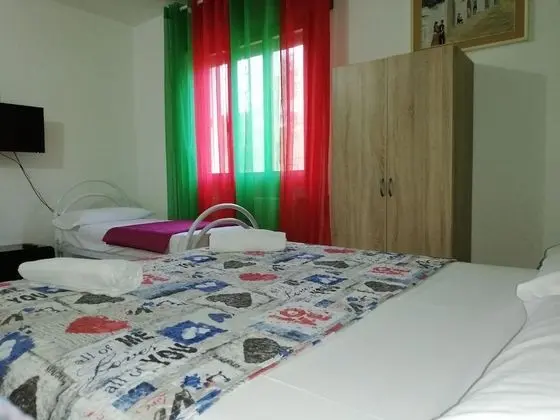 Classic Üç Kişilik Oda, Birden Çok Yatak, Banyolu/Duşlu