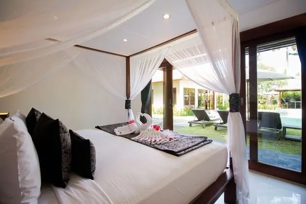 Family Villa, 4 Yatak Odası, Kişiye Özel Havuzlu, Havuz Manzaralı