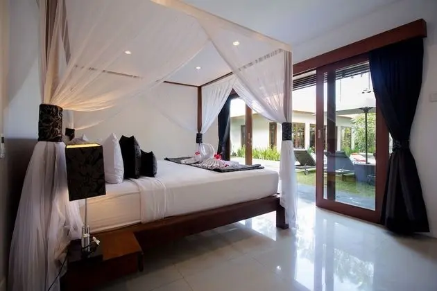 Family Villa, 4 Yatak Odası, Kişiye Özel Havuzlu, Havuz Manzaralı