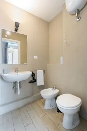 Business Üç Kişilik Oda, Ek Bina (306)