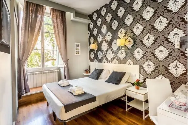 Tek Büyük veya İki Ayrı Yataklı Oda (102)