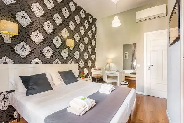 Tek Büyük veya İki Ayrı Yataklı Oda (102)