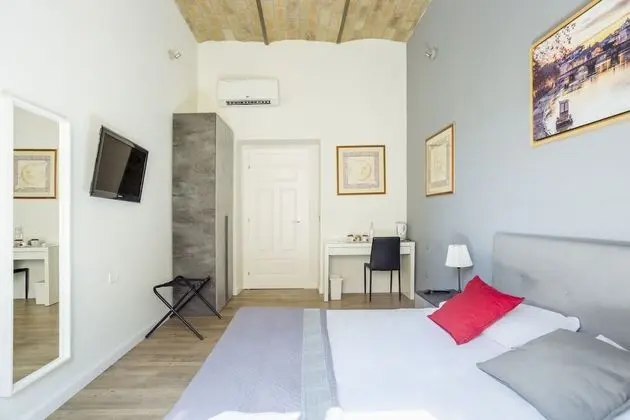 Tek Büyük veya İki Ayrı Yataklı Oda (102)