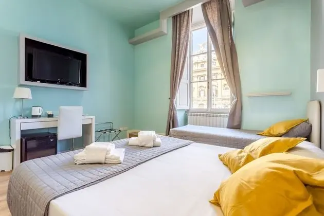 Tek Büyük veya İki Ayrı Yataklı Oda (102)