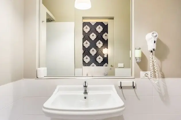 Tek Büyük veya İki Ayrı Yataklı Oda (102)