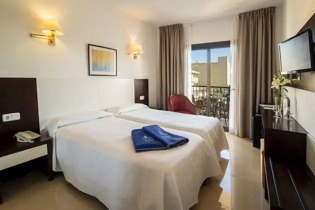 Tek Büyük veya İki Ayrı Yataklı Oda, Balkon