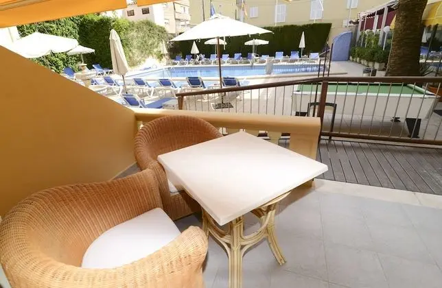 Tek Büyük veya İki Ayrı Yataklı Oda, Balkon