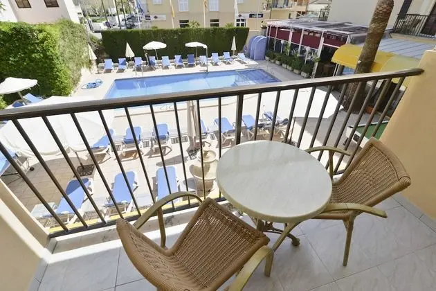 Tek Büyük veya İki Ayrı Yataklı Oda, Balkon (2 Adults + 1 Child)