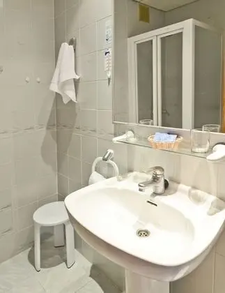 Tek Büyük veya İki Ayrı Yataklı Oda, Balkon (2 Adults + 1 Child)