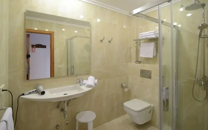 Tek Büyük veya İki Ayrı Yataklı Oda, Balkon (2 Adults + 1 Child)