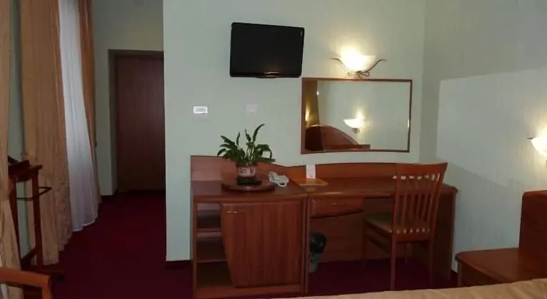 Standard Tek Büyük Yataklı Oda