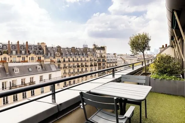 Panoramic Süit, Teras (Eiffel Tower view)