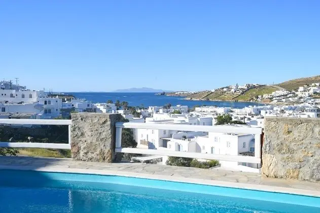 Apartment with Jacuzzi, Sea View and Pool Access
