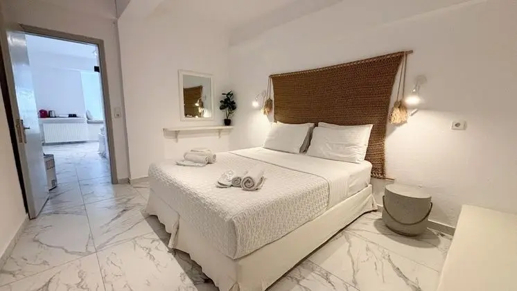 Apartment with Jacuzzi, Sea View and Pool Access