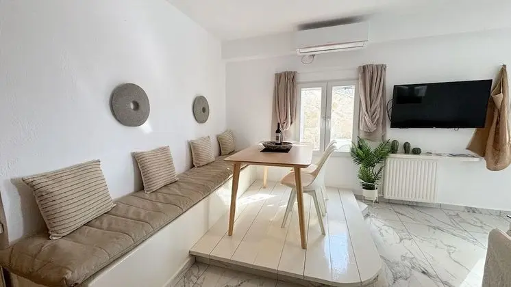 Apartment with Jacuzzi, Sea View and Pool Access