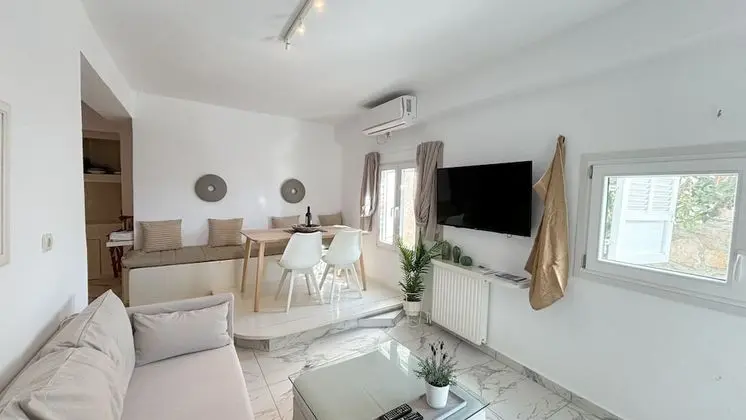 Apartment with Jacuzzi, Sea View and Pool Access